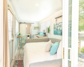 The Container Retreat @ 290 Wine Trail #1 Escape to Hye, TX